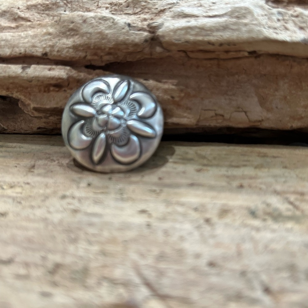 Silver Silver Conch Hair Tie - Picture 3 of 6